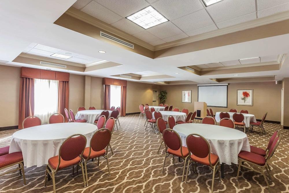Comfort Suites Suffolk - Chesapeake Екстериор снимка